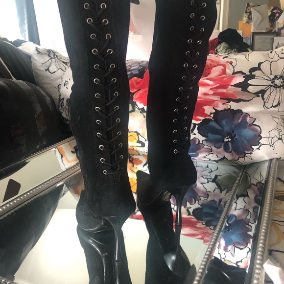 Boots - Picture 2 of 5